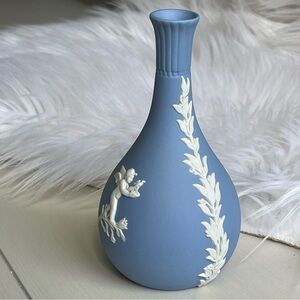 WEDGWOOD | Vintage | Jasperware Bud Vase Cupid 5" Tall Made In England 1970's